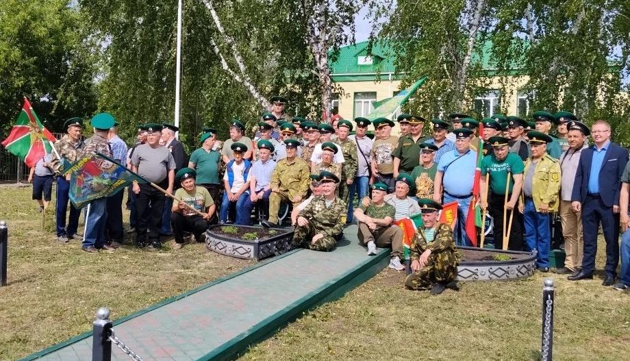 В Каргаполье состоялся торжественный митинг, посвященный Дню пограничника