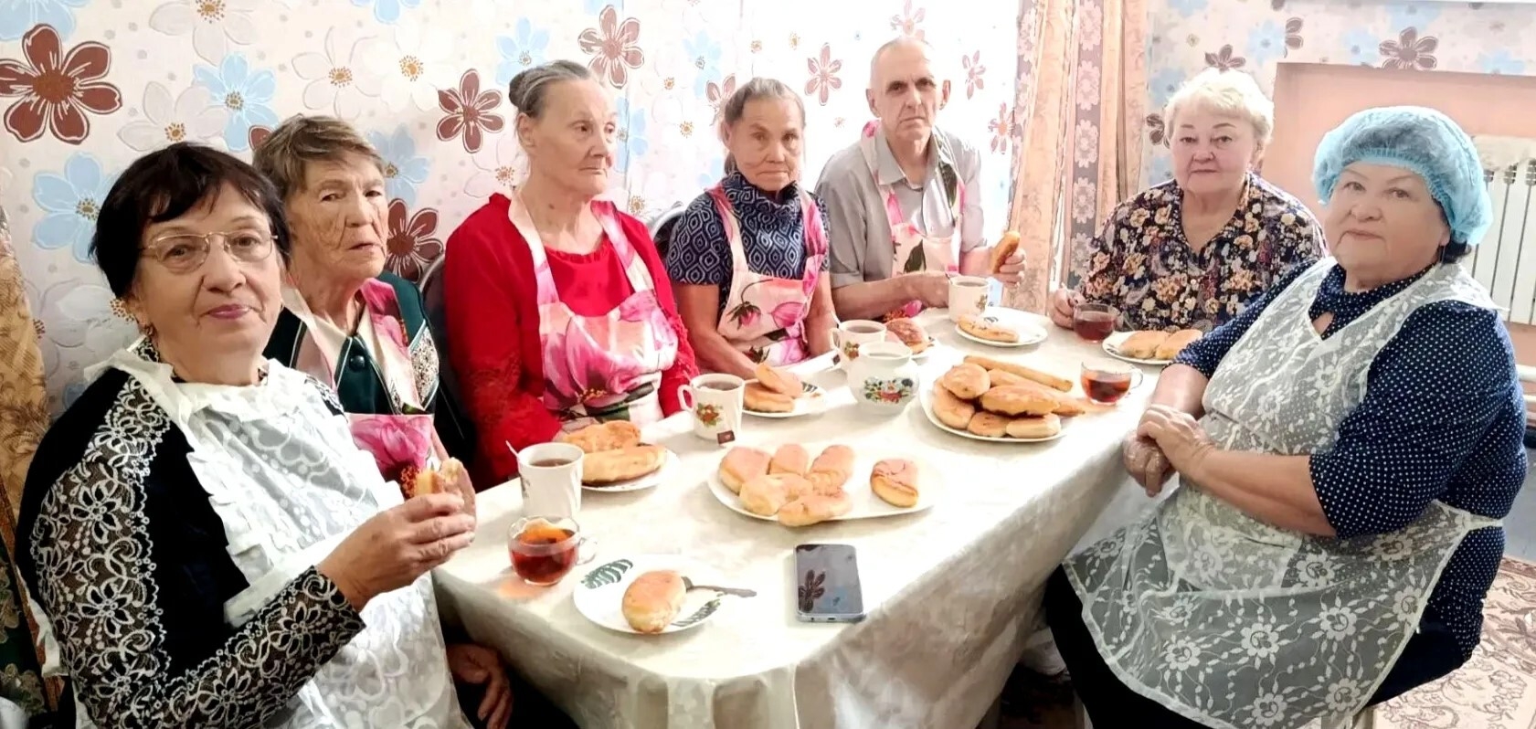 «СЕКРЕТЫ НА КУХНЕ»: ДУШЕВНЫЕ ПОСИДЕЛКИ С АРОМАТОМ ДОМАШНИХ ПИРОЖКОВ