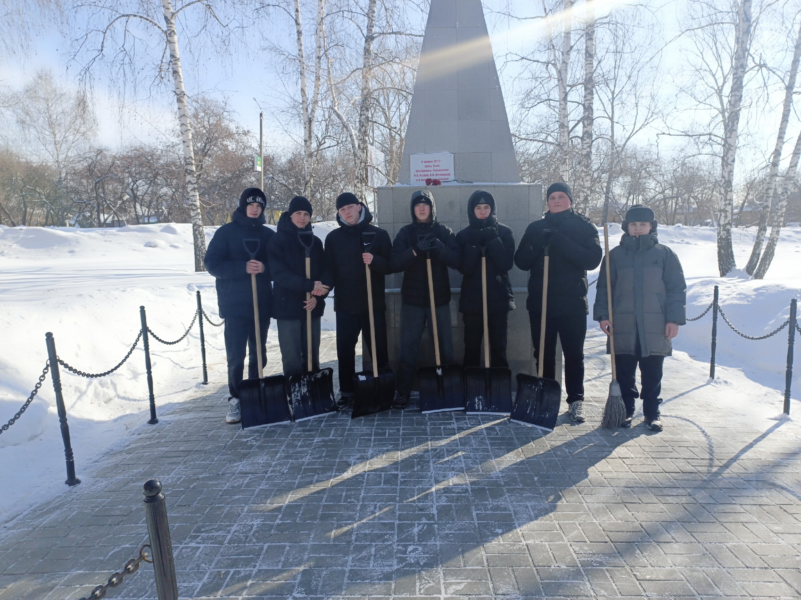 Волонтёры отряда «Доброволец» провели важную трудовую акцию