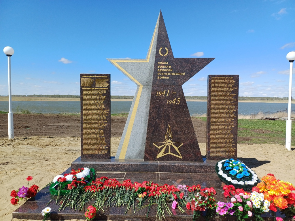 Открытие мемориала воинам Великой Отечественной войны в селе Суслово.