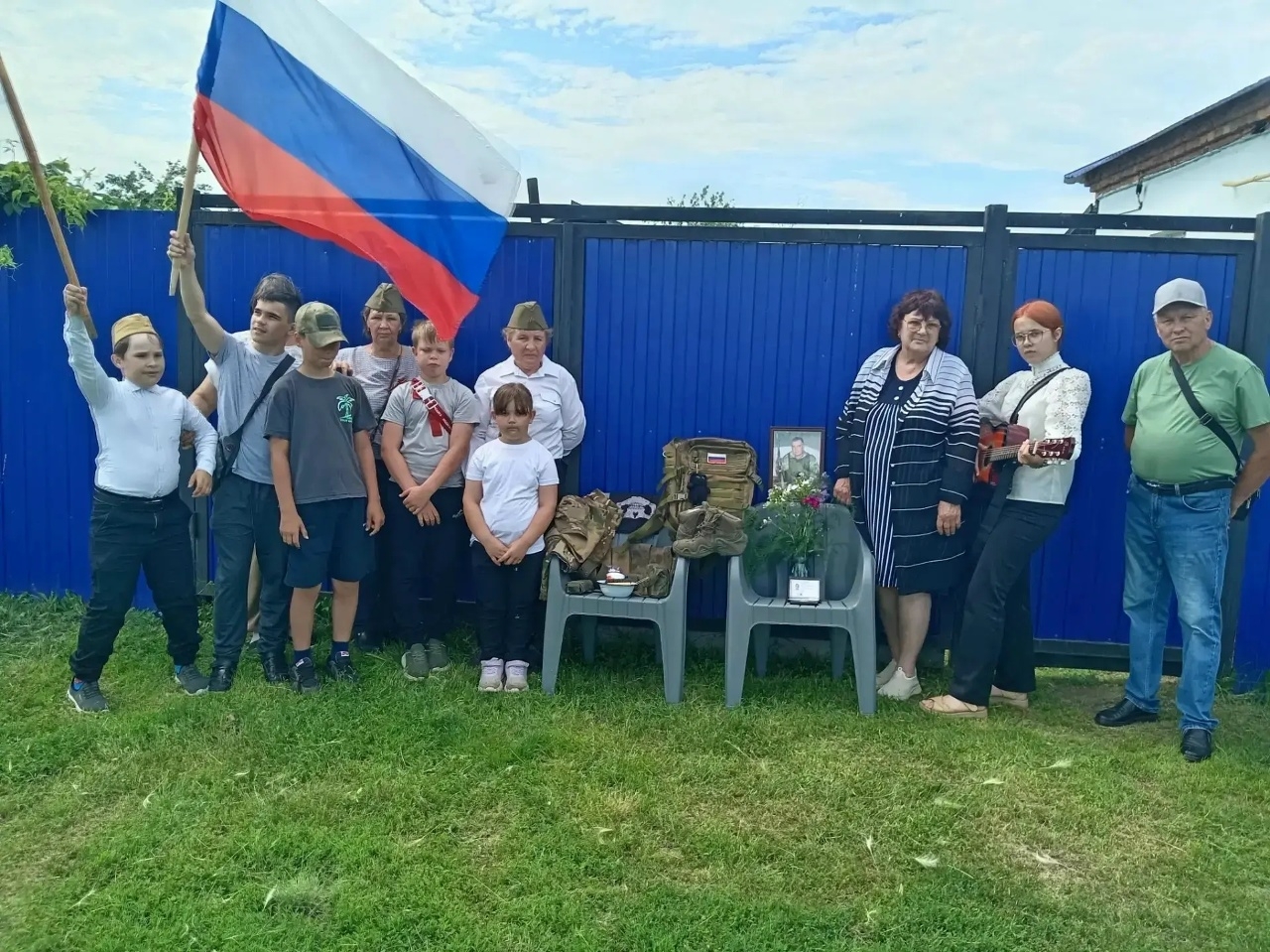 Лекторская группа Нижнеярского совета ветеранов провела экскурсию «Здесь жил или живёт герой» 