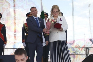 Вадим Шумков вручил медаль ордена «За заслуги перед Отечеством»  ll степени Вере Павловне Неезжалой