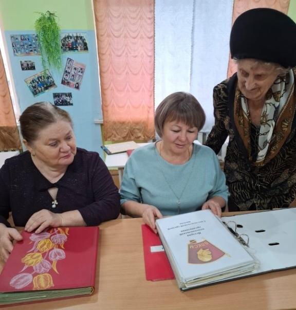 ВСТРЕЧА КОМСОМОЛЬЦЕВ В ШКОЛЬНОМ МУЗЕЕ