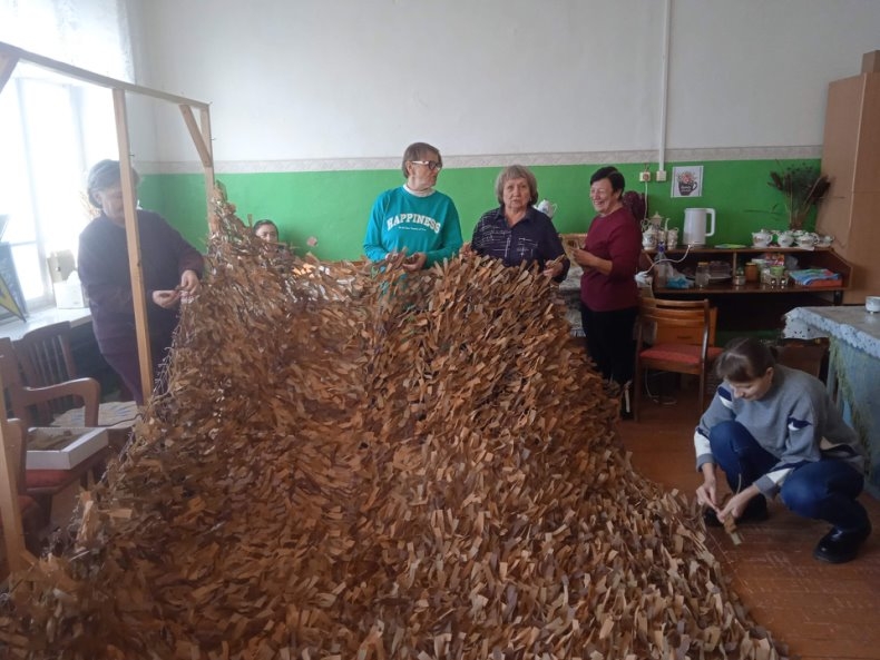 ПУСТЬ НАШИ МАСКИРОВОЧНЫЕ СЕТИ СОХРАНЯТ ЖИЗНЬ БОЙЦАМ, УКРОЮТ ТЕХНИКУ