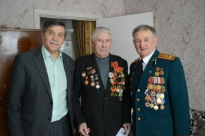 Вручение медалей в честь 75-летия Победы продолжается.