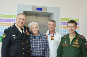Военный комиссар Курганской области поздравил ветеранов с Днем Победы 