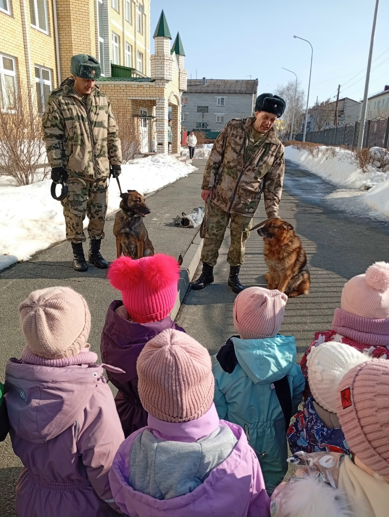 ХВОСТАТЫЙ ДЕСАНТ В ГОСТЯХ У РЕБЯТ!