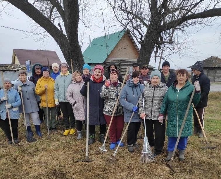 Юргамышский муниципальный округ: повсеместно проходят субботники и наши ветераны в первых рядах