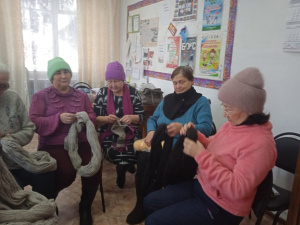 Альменевские ветераны дарят тепло солдатам