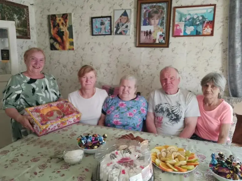 85 лет в кругу родных: Петрова Галина Васильевна из деревни Кулаш отмечает юбилей!