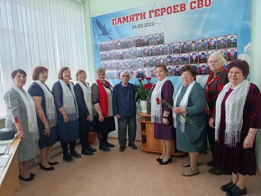 Встреча вокальной группы "Серебряный возраст" с волонтёрами-рукодельницами 