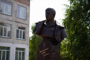 «Приказано жить». В Кургане открыли памятник нашему земляку, Герою России Виктору Дубынину