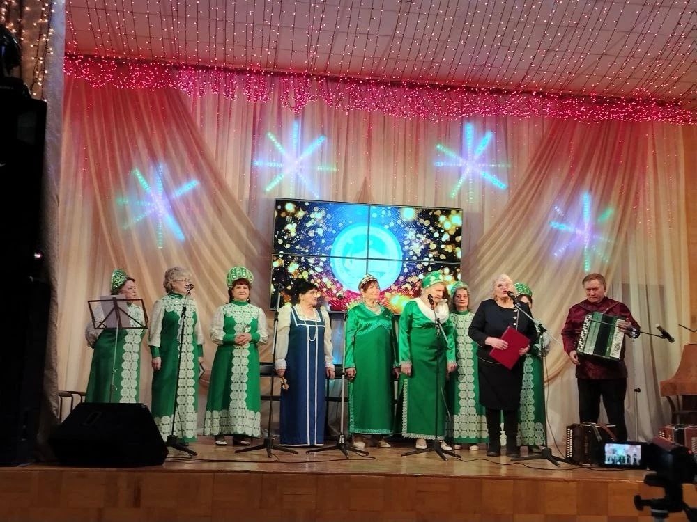 Звучат народные песни