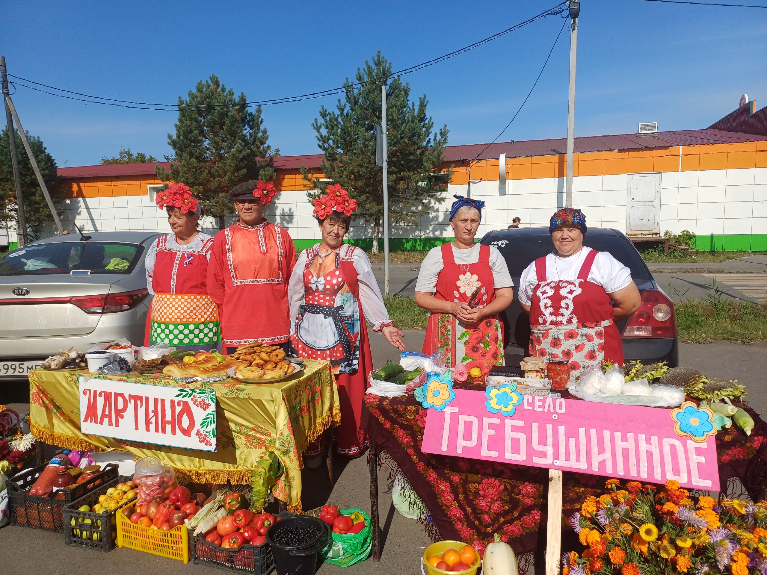 Осенние краски, ароматы пирогов и звонкие песни — всё это Александровская ярмарка «Краски осени» в Макушино!