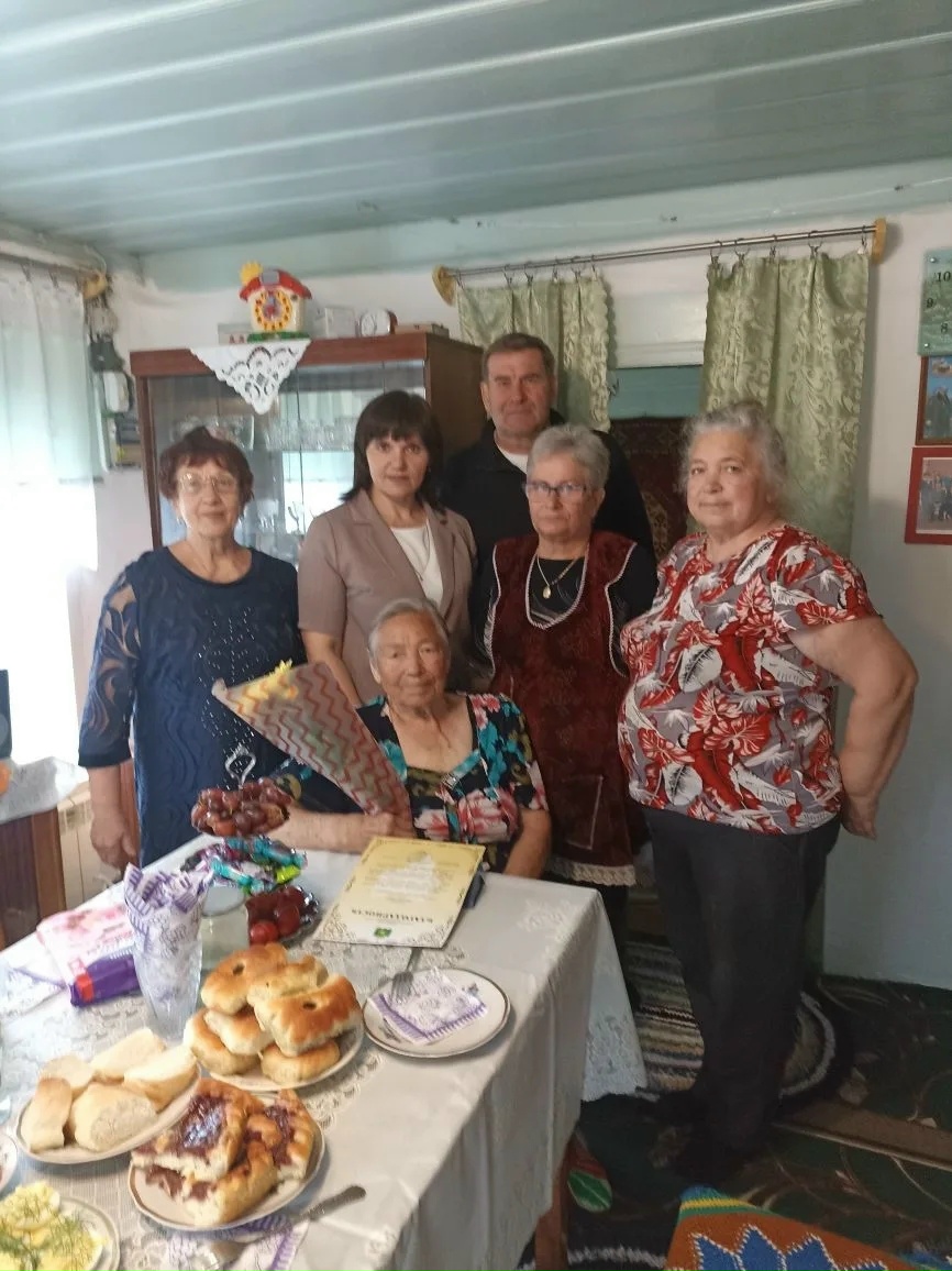 Поздравляем с 90-летием Шумкову В.З.!