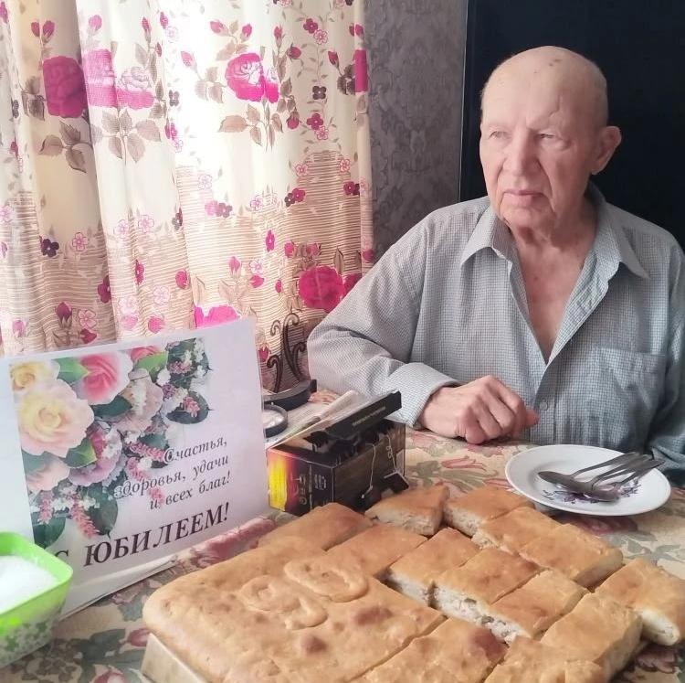 Поздравляем Бурундукова Геннадия Васильевича с 90-летним юбилеем!