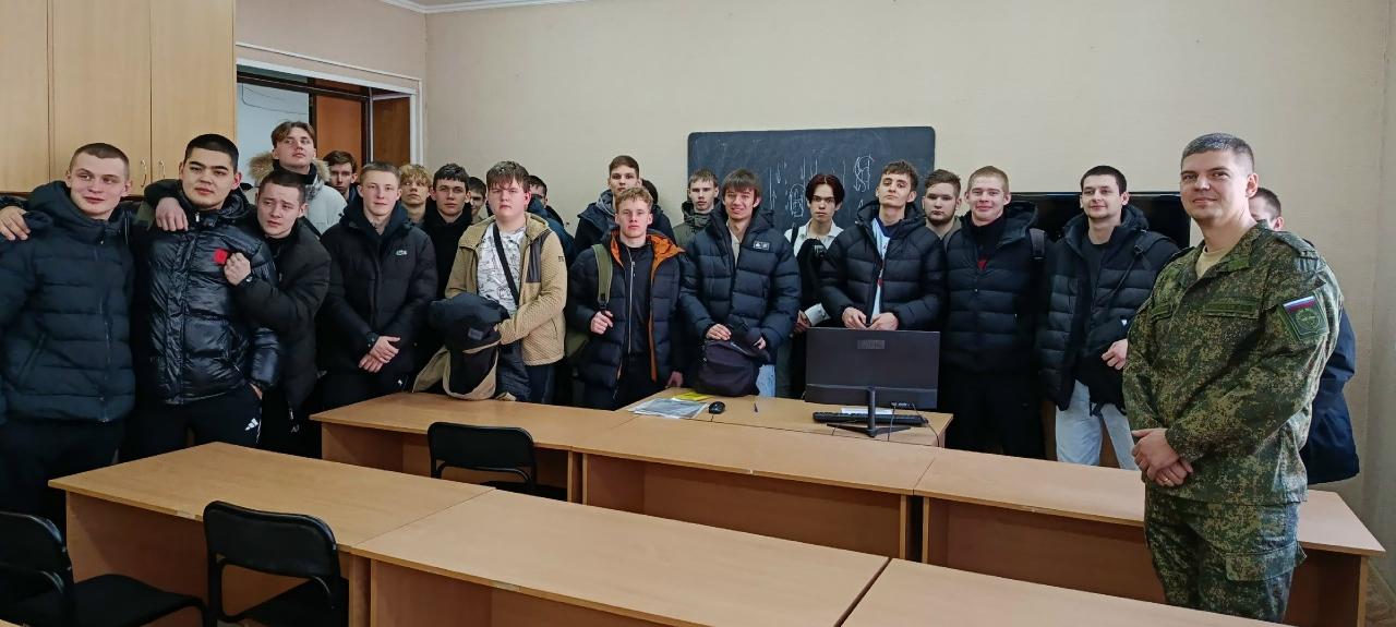 В школе ДОСААФ г.Кургана прошла профориентационная беседа с курганскими студентами