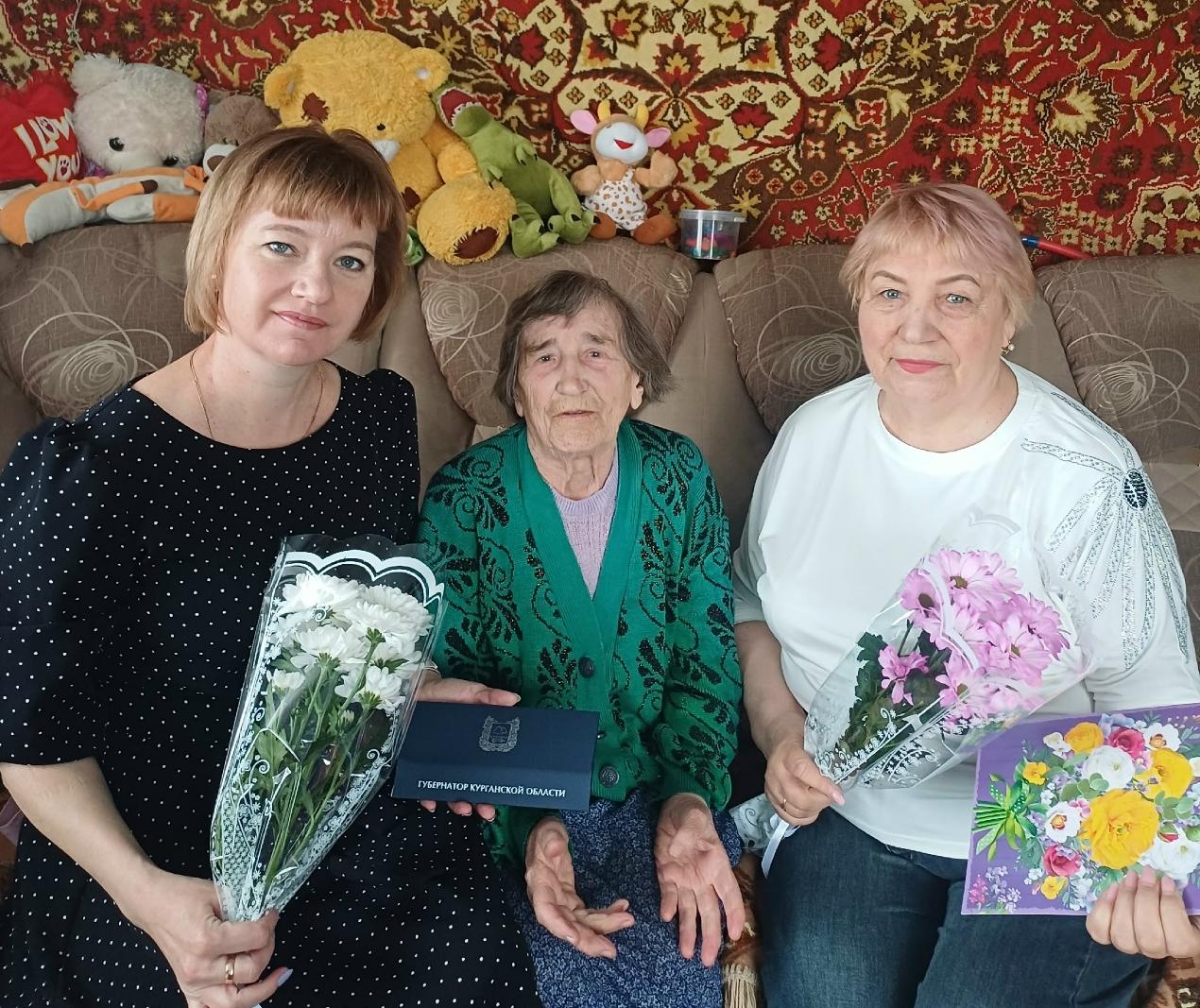 «Учитель от Бога»: в Макушино поздравили ветерана труда Лидию Дмитриевну Сироткину