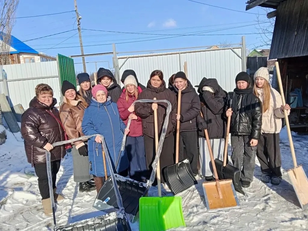 ШКОЛЬНИКИ ПОМОГАЮТ СЕМЬЯМ ЗАЩИТНИКОВ