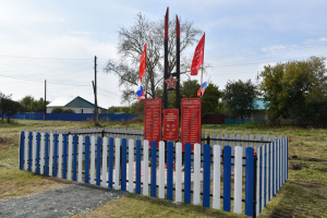 В Калмык-Абдрашево открыли памятник погибшим в Великой Отечественной войне