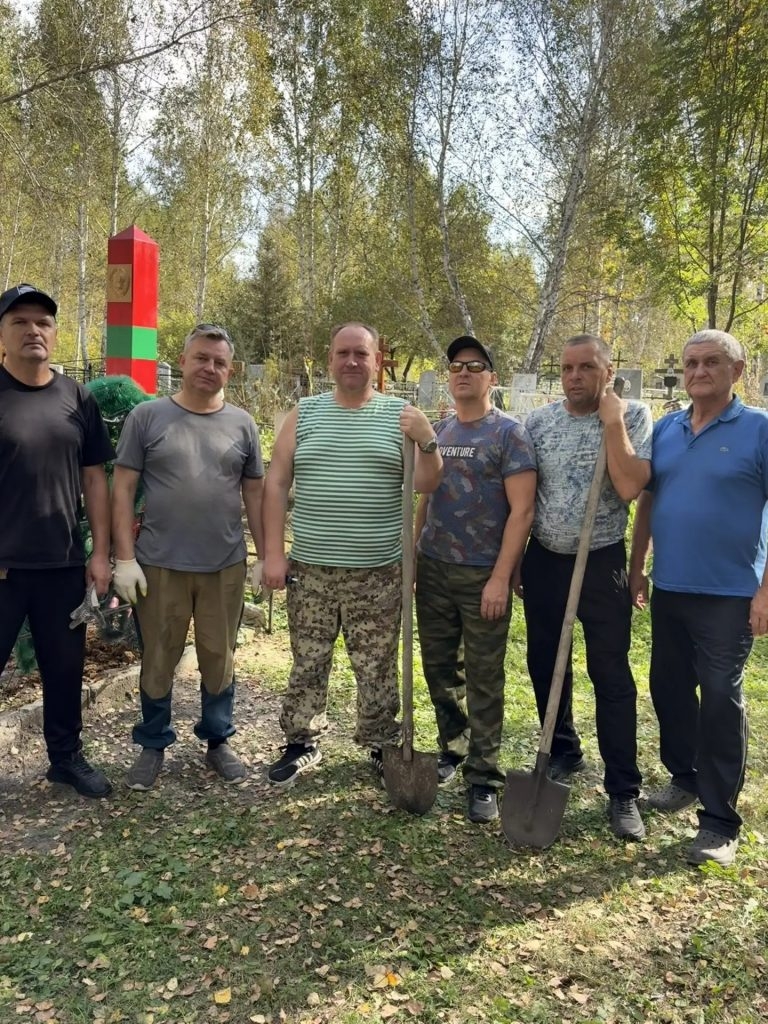 На кладбище в Шумихе установили пограничный столб