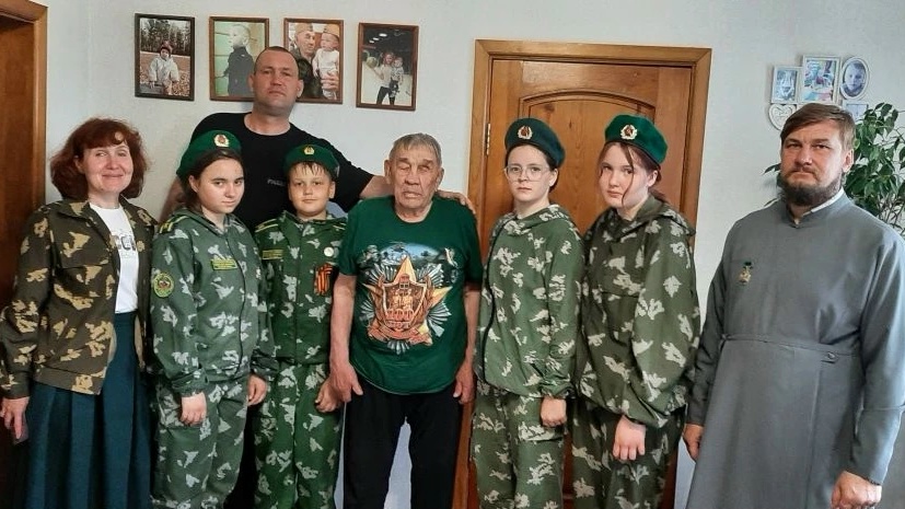 Поздравление ветерана пограничной службы П.А. Медведева