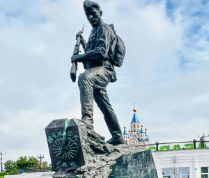Япония потребовала убрать хризантему с нового памятника солдату в Хабаровске - Россия отказала
