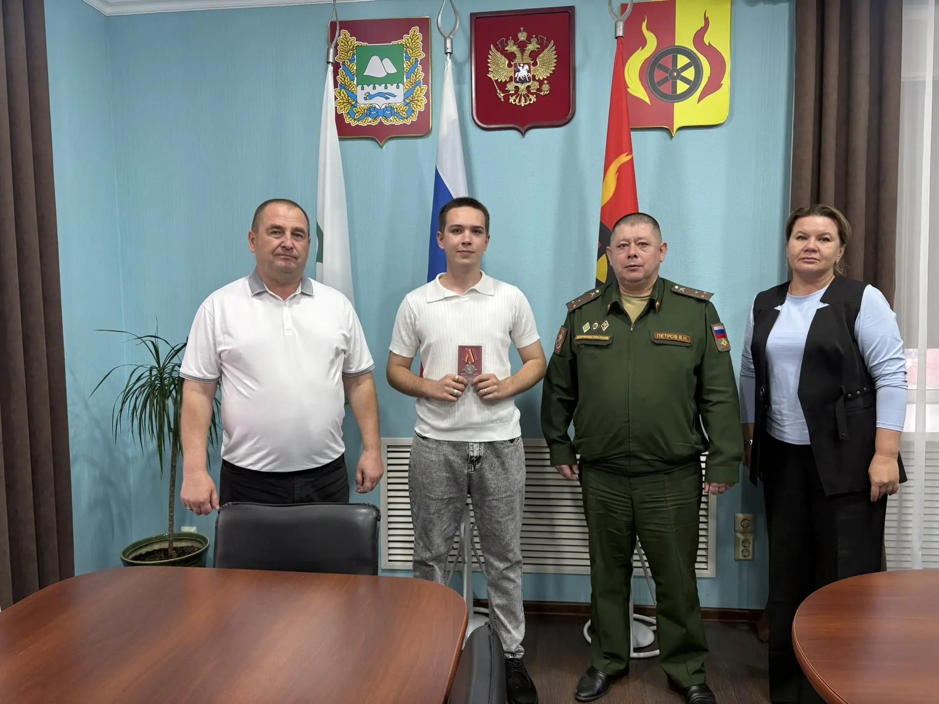 Владиславу Пучкову вручена медаль «Защитник Курской области»