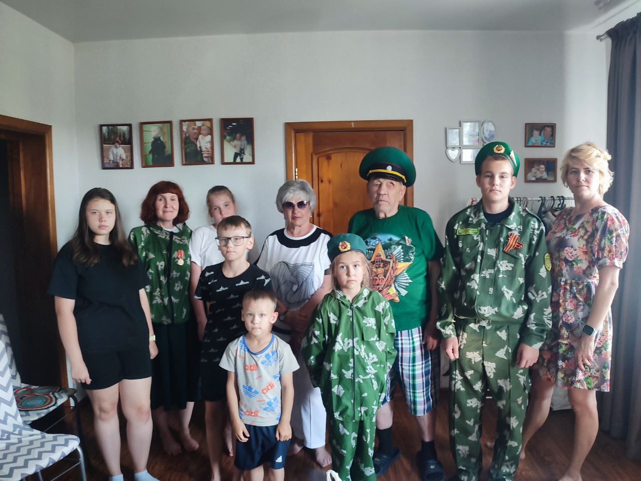 Поздравление ветерана пограничной службы П.А.Медведева "С Днём рождения зелёной фуражки"
