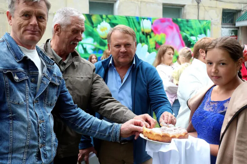 Уха, окрошка, конкурсы и сладости