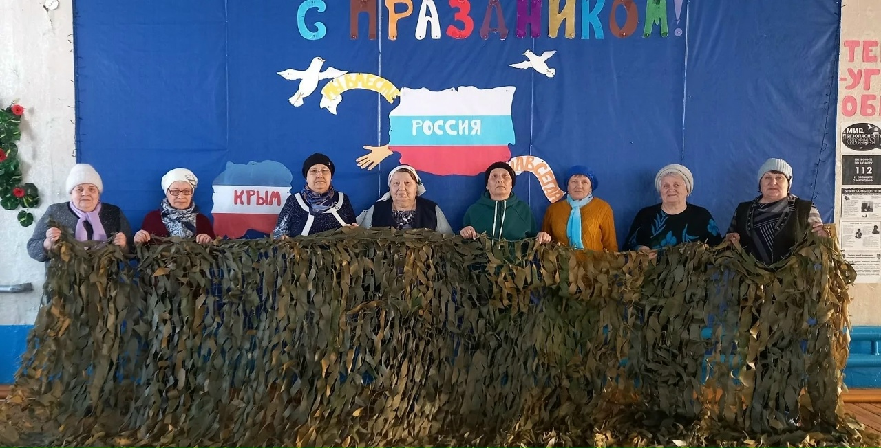 В Обутковском Доме культуры женщины плетут сети, которые спасут жизнь бойцам