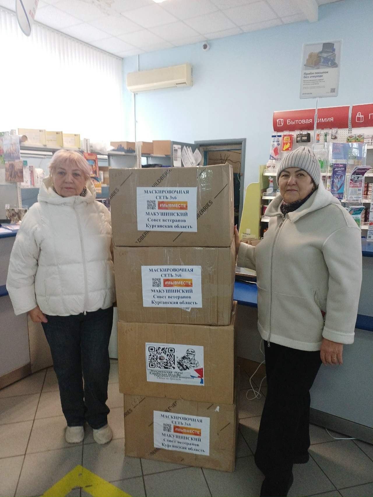 Силами округа: волонтеры связали и отправили маскировочные сети