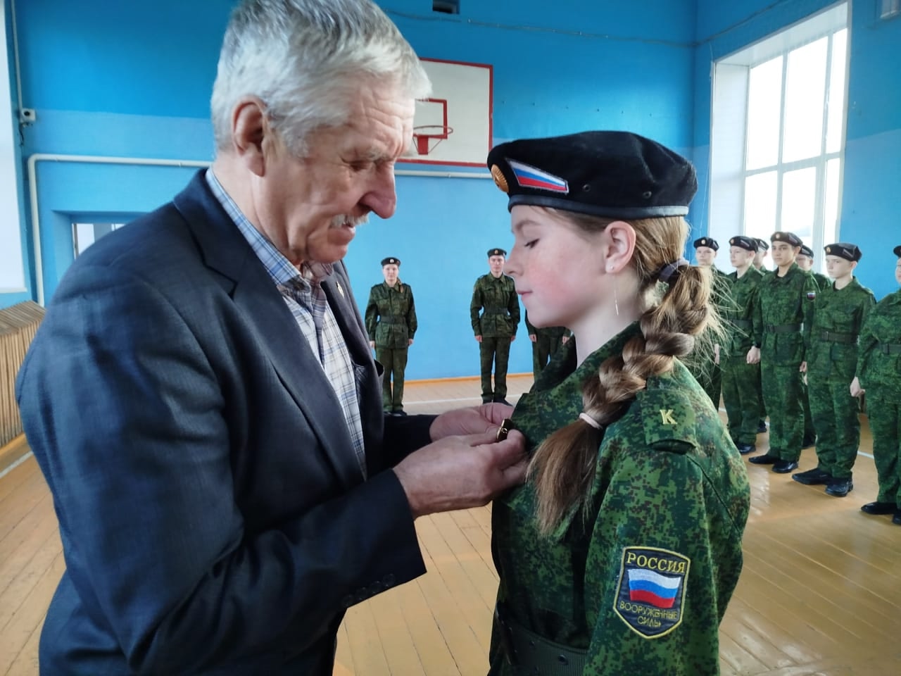 Вручение знаков «Гвардейская смена»