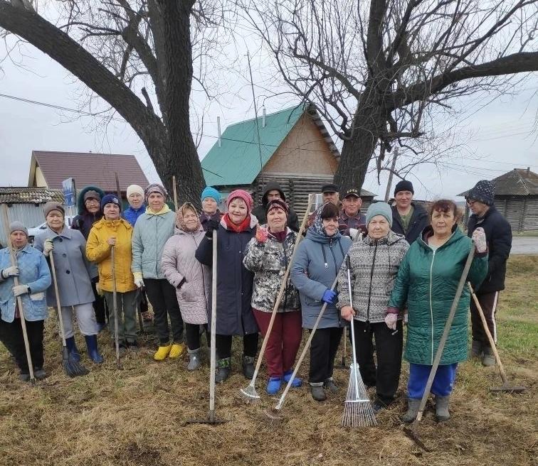 Юргамышский муниципальный округ: повсеместно проходят субботники и наши ветераны в первых рядах