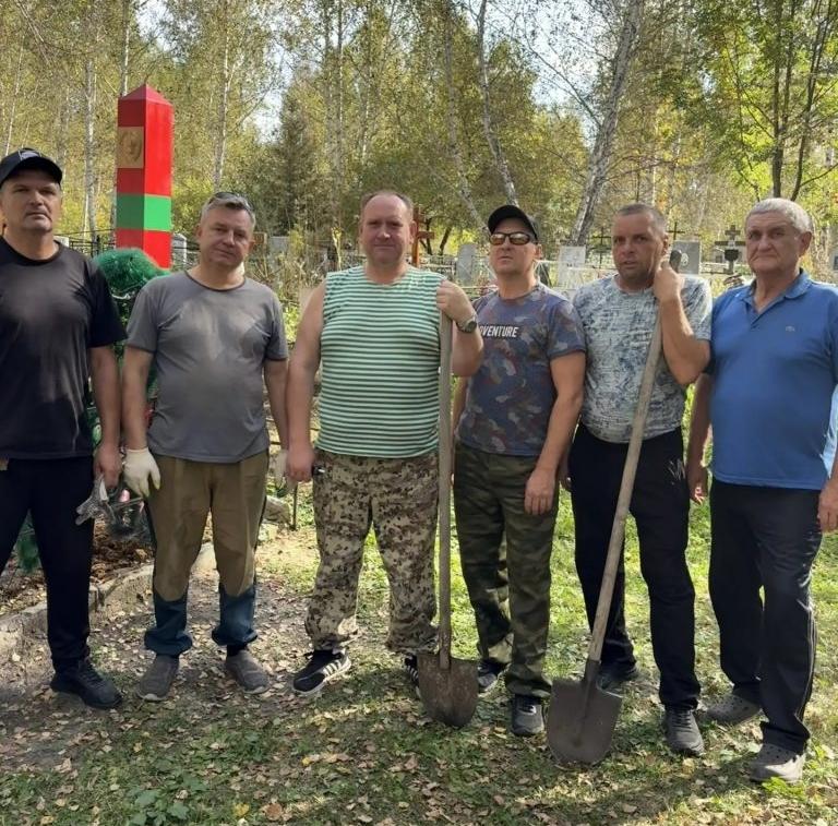 На кладбище в Шумихе установили пограничный столб