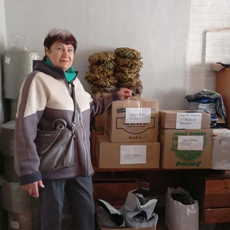 Гуманитарная помощь от с. Усть-Уйского передана в штаб "Катюш"