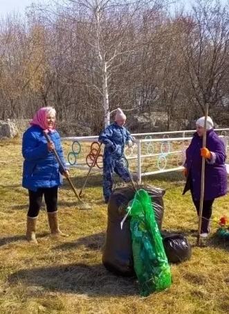 Ветераны с. Кривское провели субботник у Обелиска