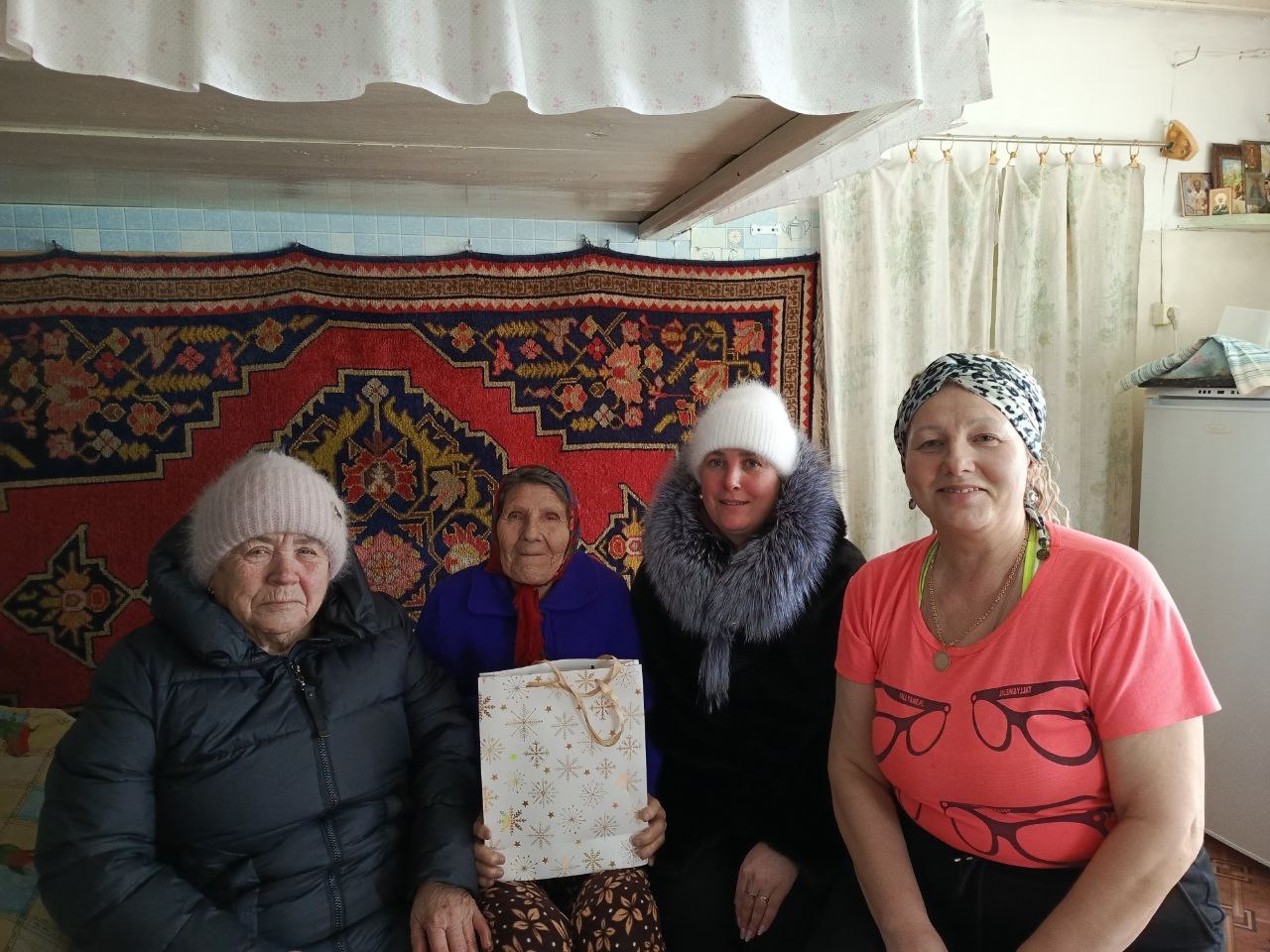 Поздравляем Клавдию Николаевну с юбилеем!