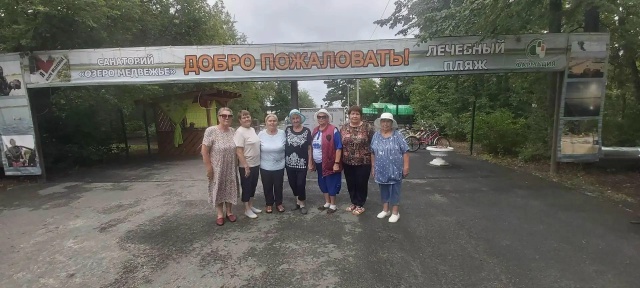 «Серебряные» волонтёры на озере Медвежьем