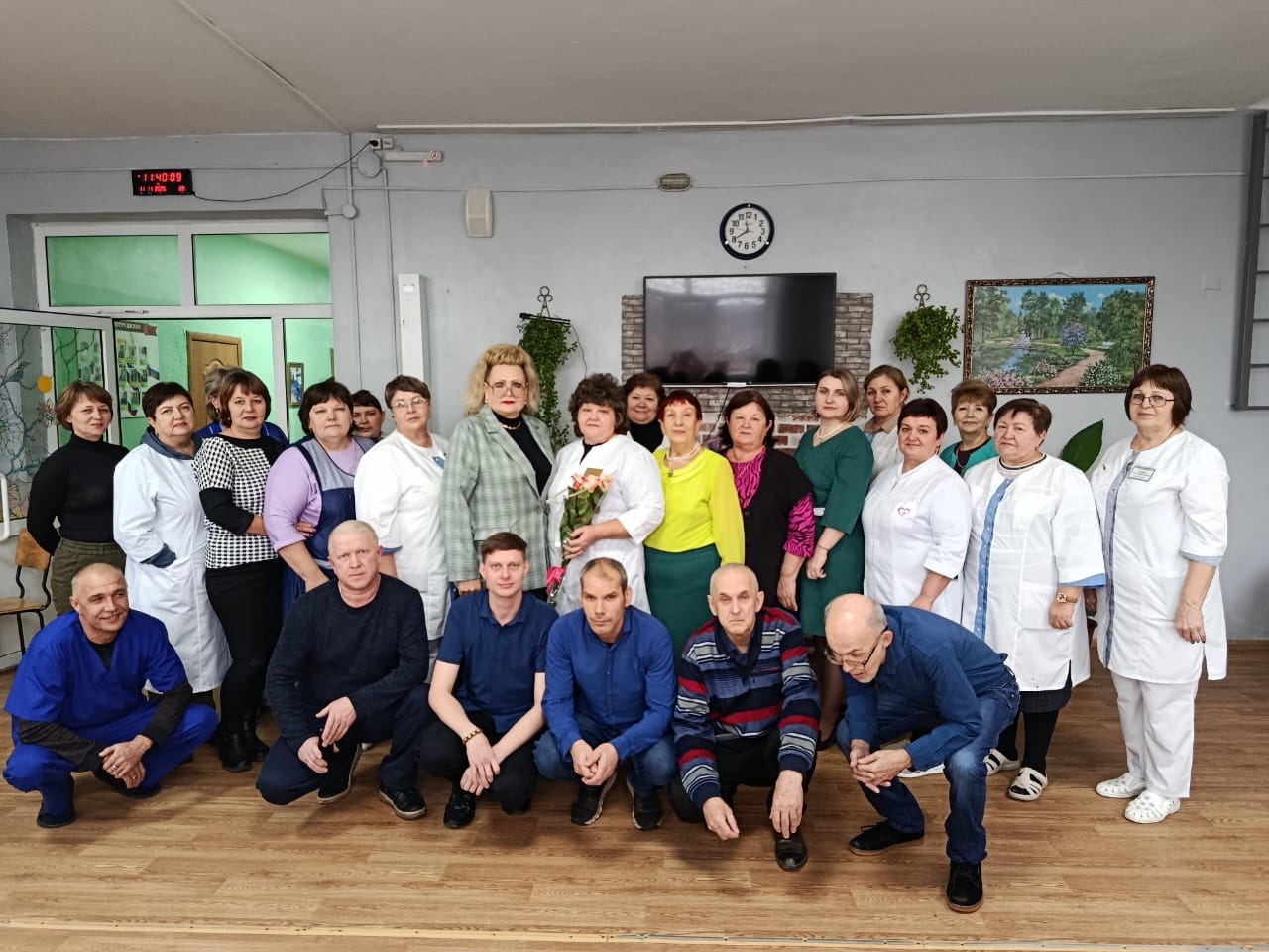 Коллектив Куртамышского ПНИ поздравил с юбилеем Воронову Светлану Петровну