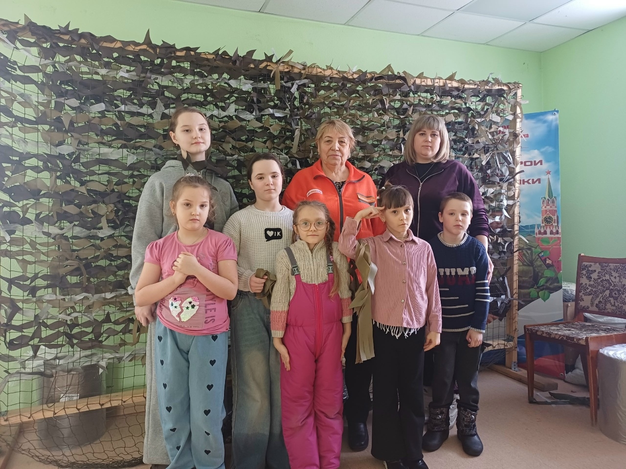 «Капелька тепла» объединяет поколения: юные гости из Дома детства и юношества г. Макушино учились плести маскировочные сети