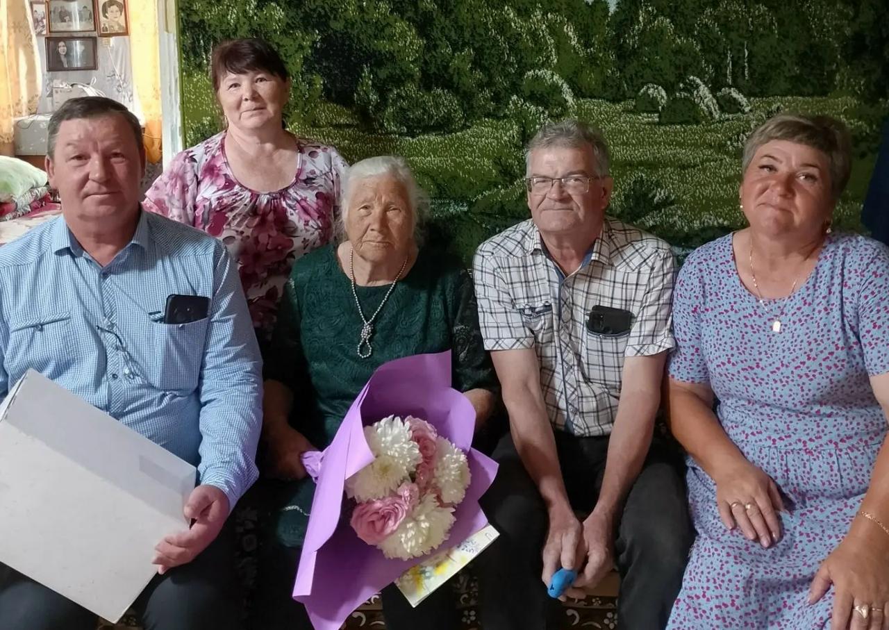 Поздравляем с 90-летием Кривощекову Н.Ф.!