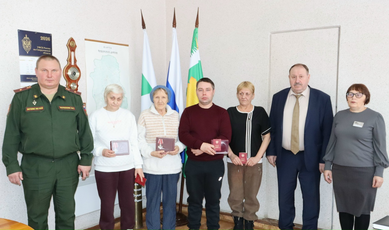 В Администрации Шатровского МО состоялось торжественное вручение государственных наград родным погибших участников СВО