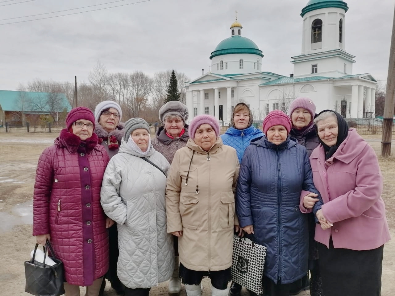 Каргапольские ветераны побывали в Богадельне с. Усть-Миасского с праздничной программой